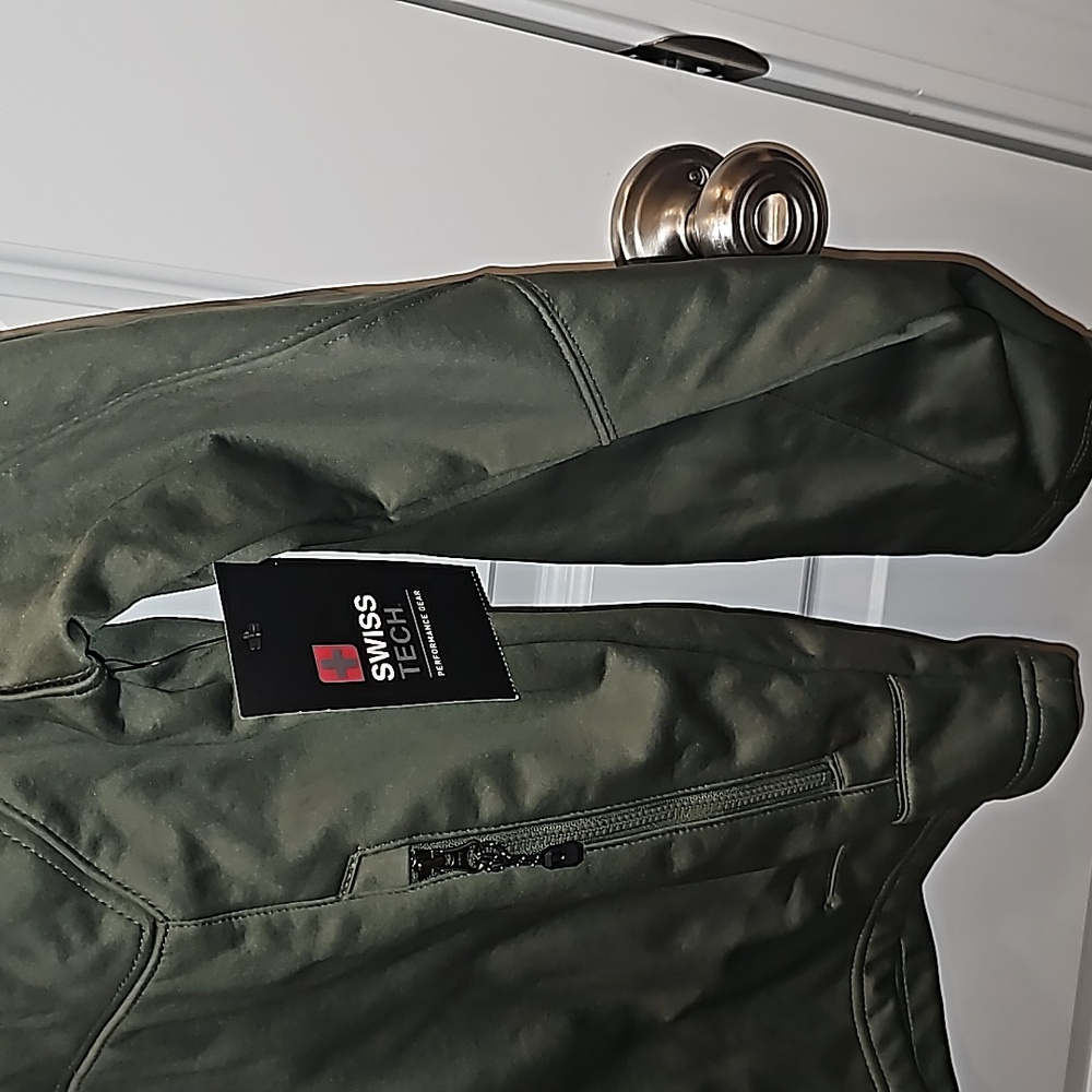 NWT Swiss Tech (M) Soft Shell Jacket - Picture 4 of 10